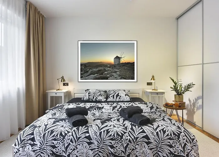 Place To Be - Center Apartment