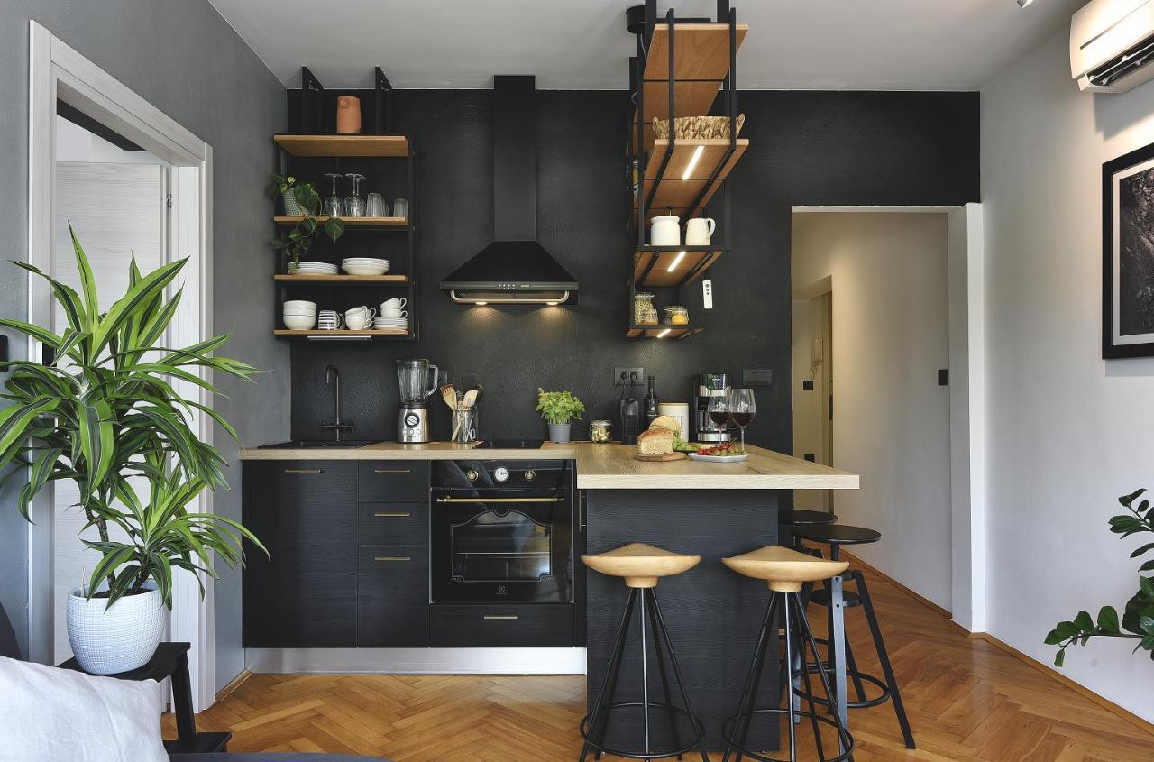 Place To Be - Center Apartment *